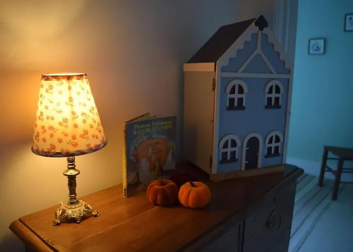 Cedra Cottage - Vintage Country Hideaway