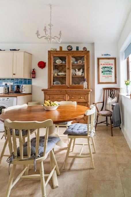 Cedra - Vintage Country Hideaway Axminster